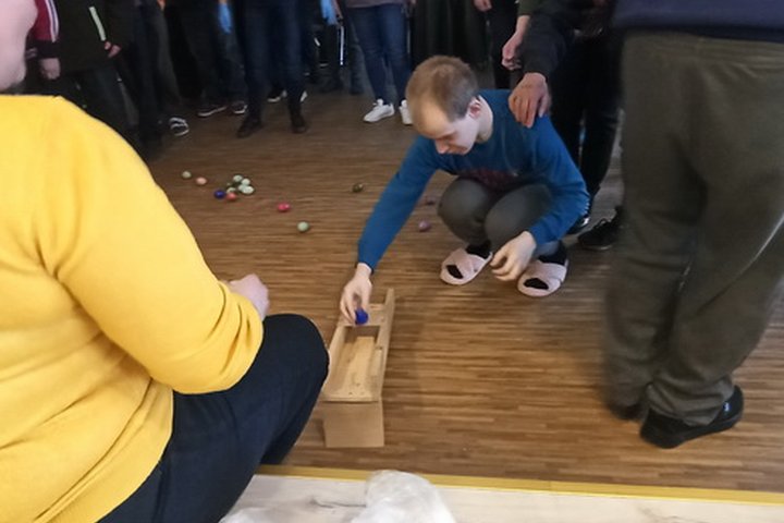 475